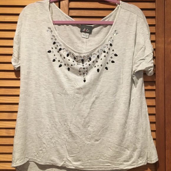 Dots π Grey shirt with jewels π